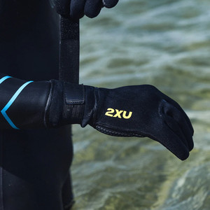 2023 2XU Propel Neoprene Gloves UW7022h - Black / Ambition